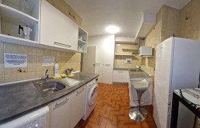 habitaciones-hostal-pamplona-cocina 1