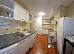 habitaciones-hostal-pamplona-cocina 1